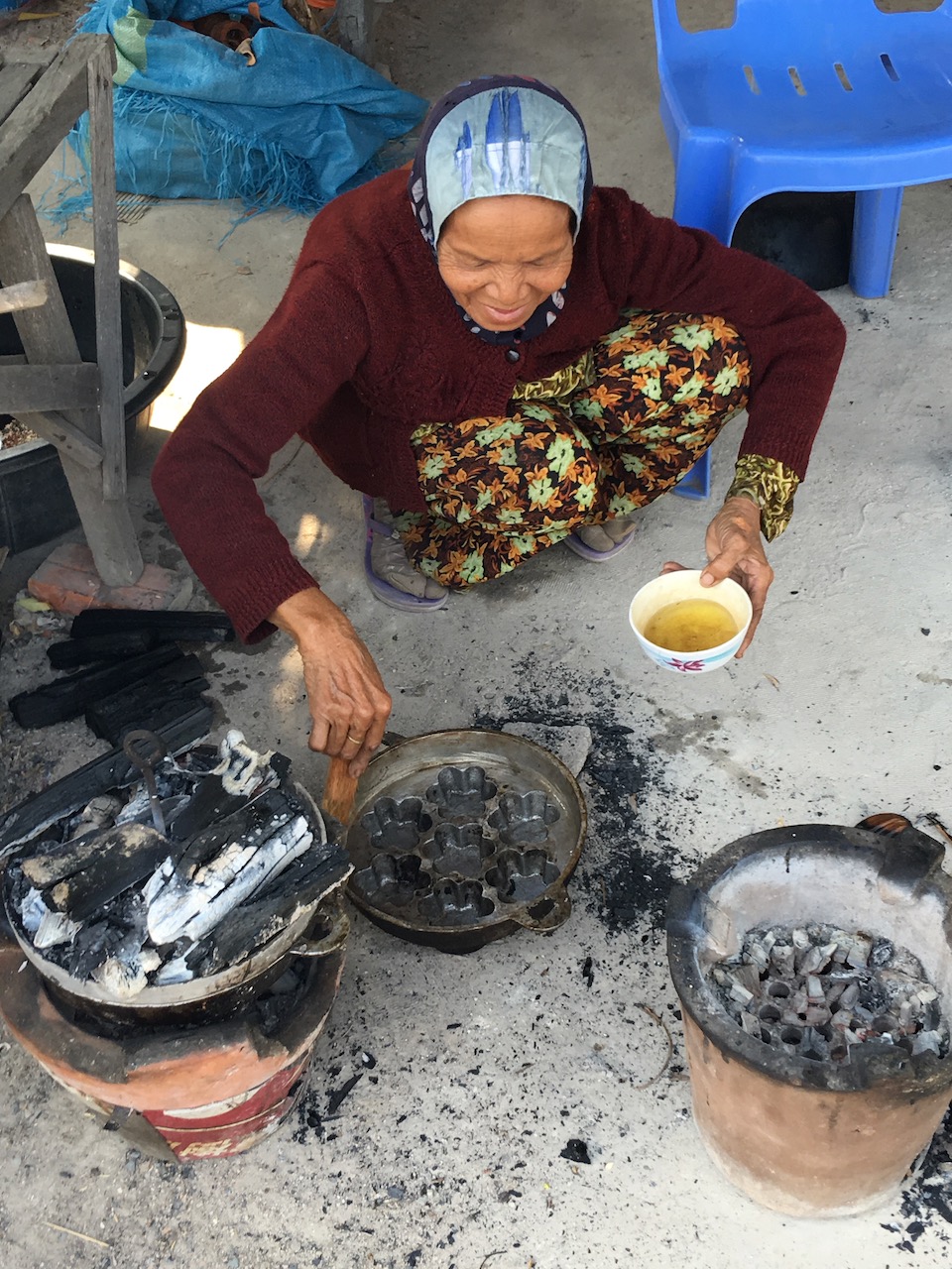 Charcoal-fired Cambodian cupcakes