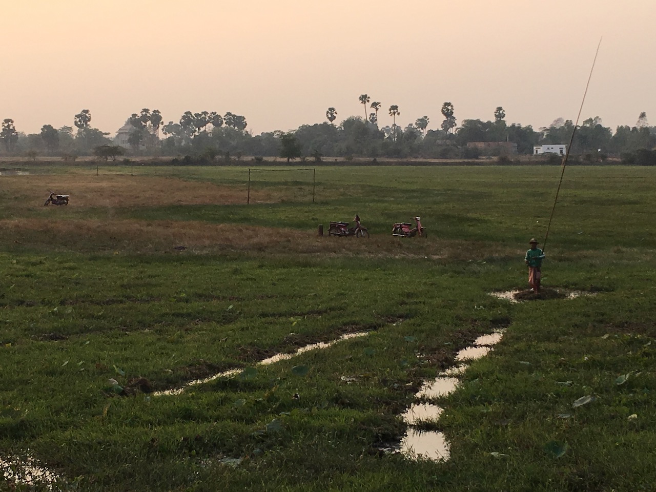 The support car driver from Pursat and I were really curious about this kind of fishing.