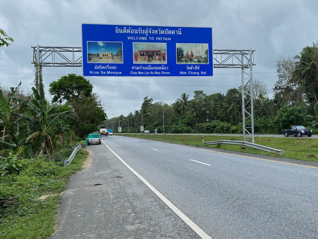 Welcome to Pattani Province. The sign celebrates the province's Malay, Thai, and Chinese heritage.