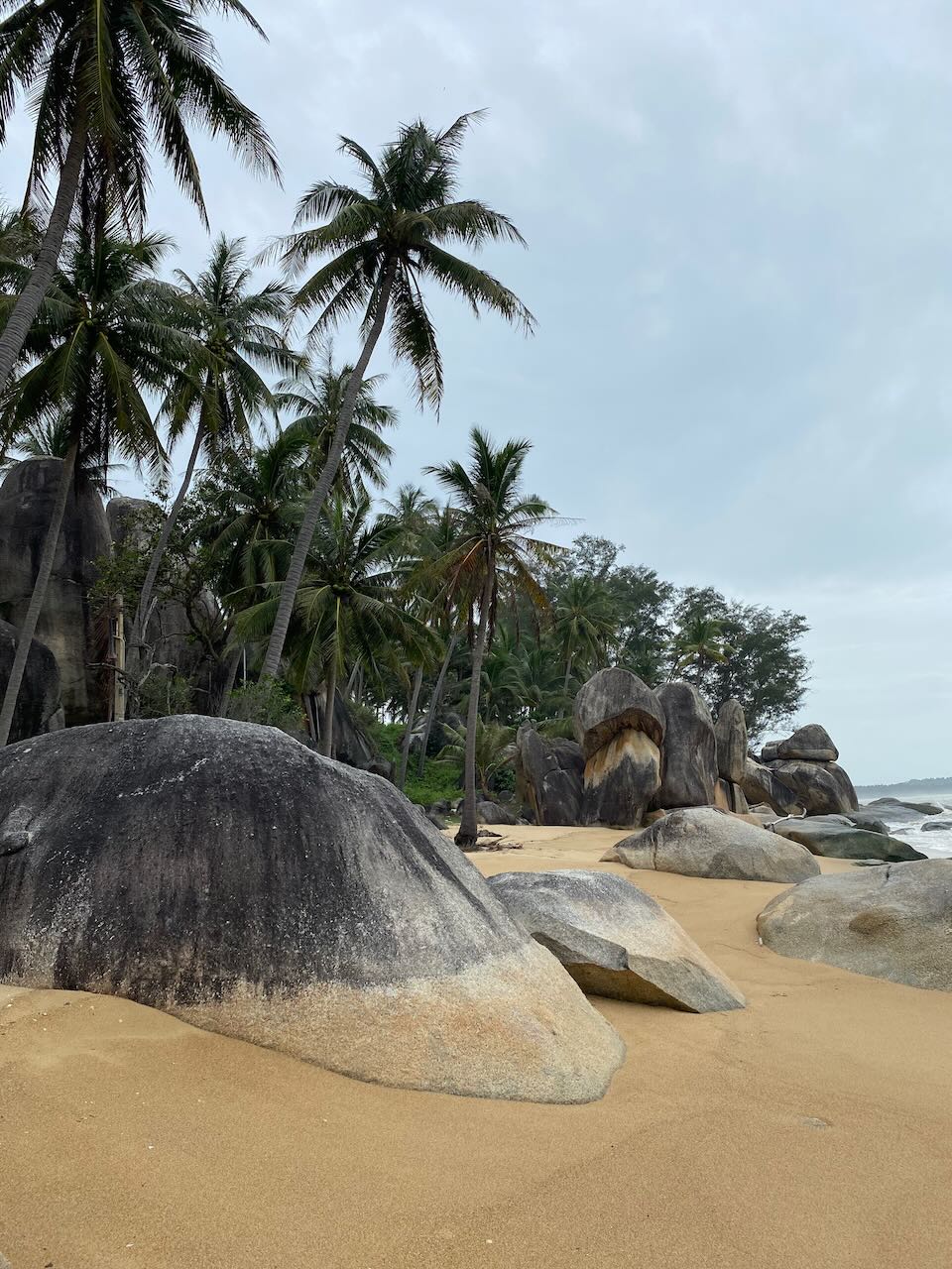 หาดแฆแฆ Khae Khae (Pronounced \"KK\") Beach, a justly famous area attraction. The whole beach was covered with these cool stones.